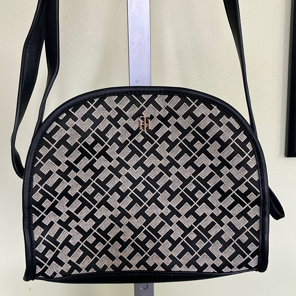 Tommy Hilfiger crossbody